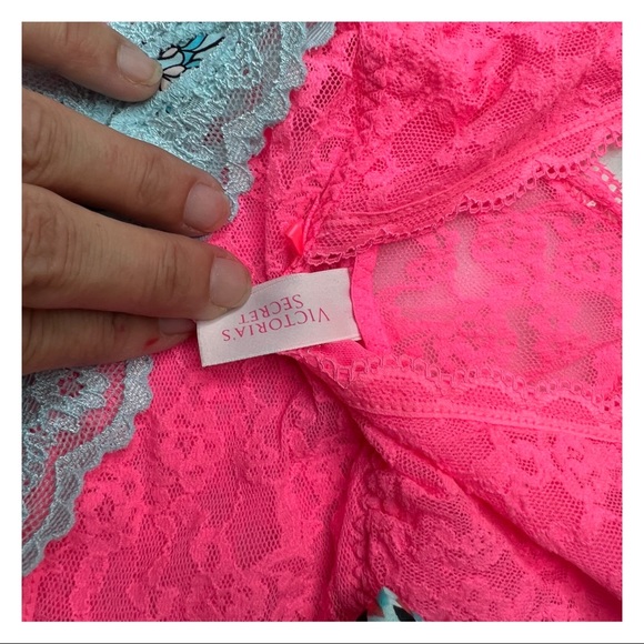 VICTORIA’s Secret sexy camisole top with NWT undies and matching bag. - Picture 2 of 4